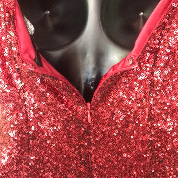 NWT Guess Red Sequin C/S Claudia Bodycon Dress - Picture 5 of 16